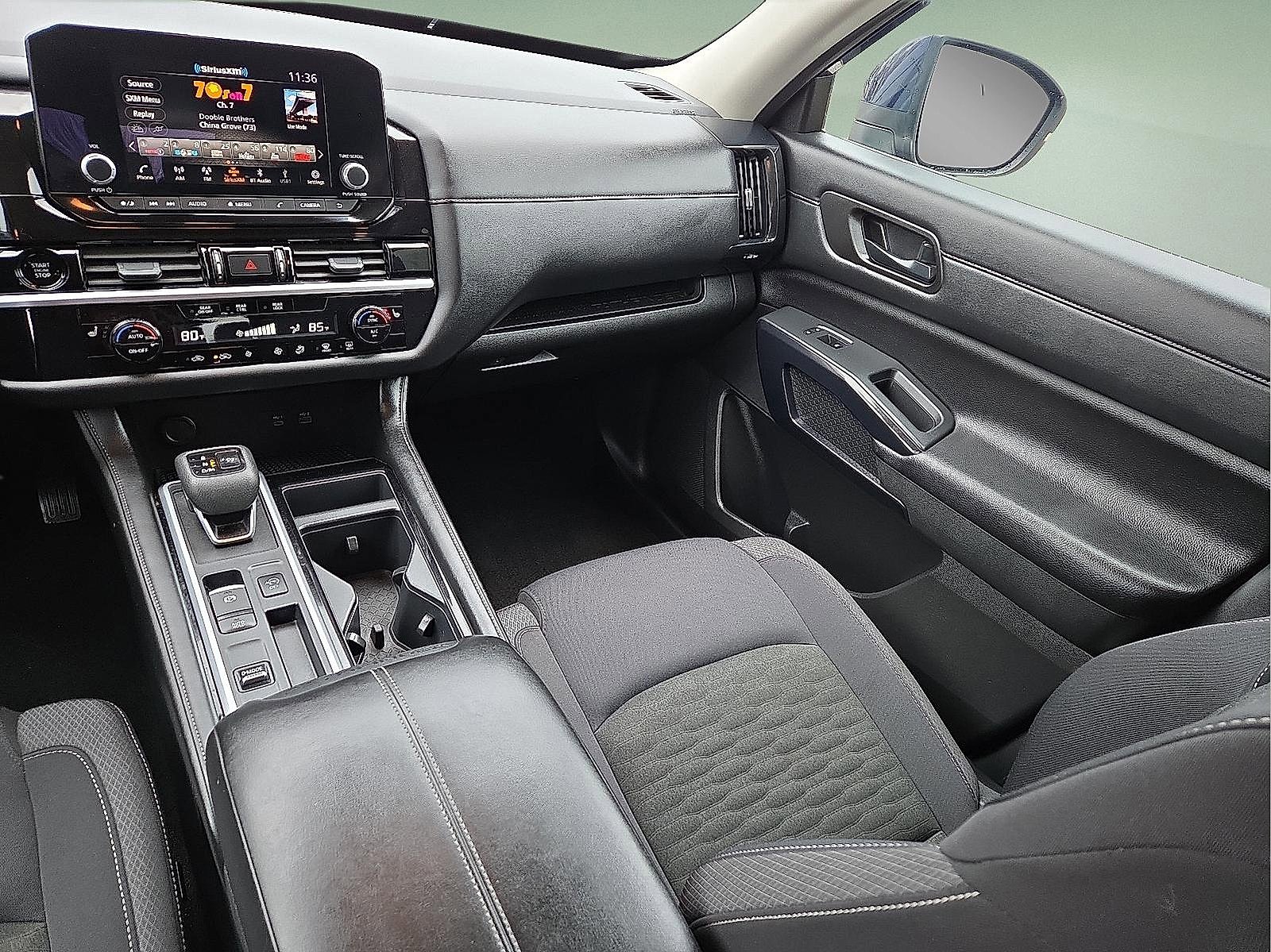 Used 2025 Nissan Pathfinder SV image 13