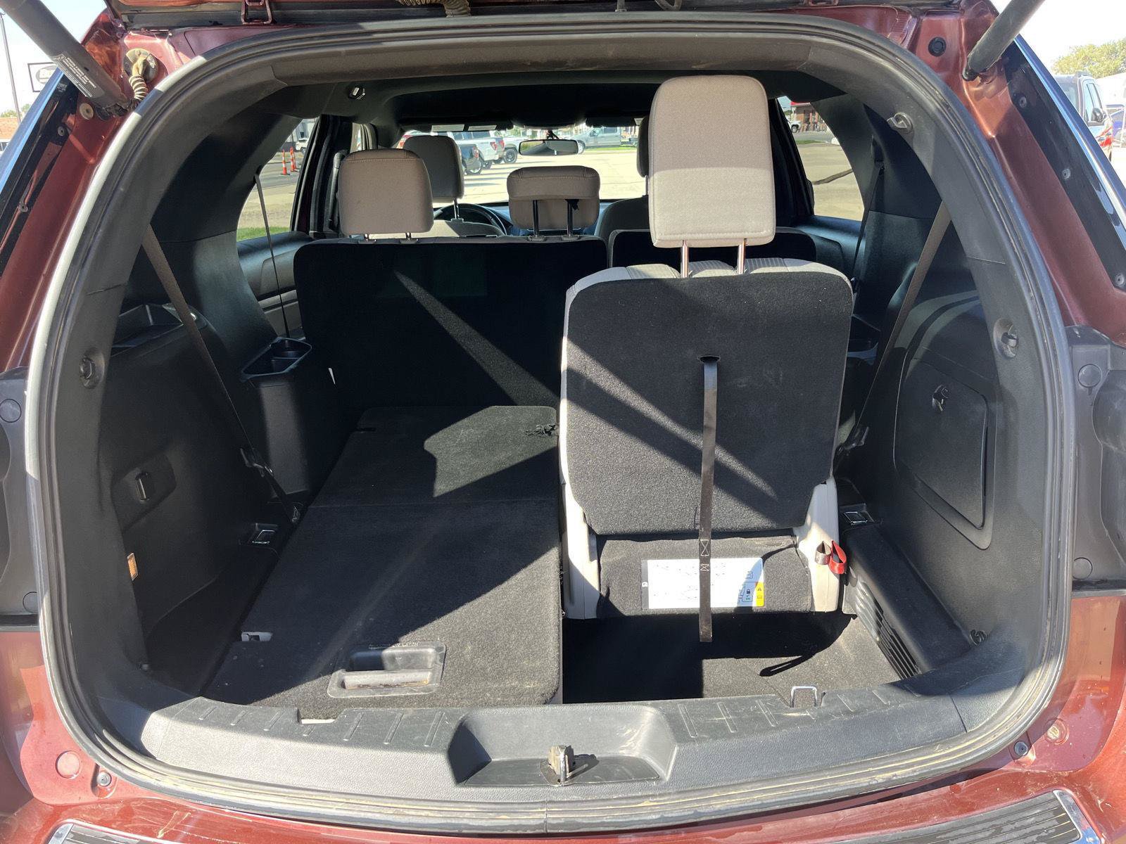 Certified 2018 Ford Explorer XLT w/ Equipment Group 201A FWD image 10