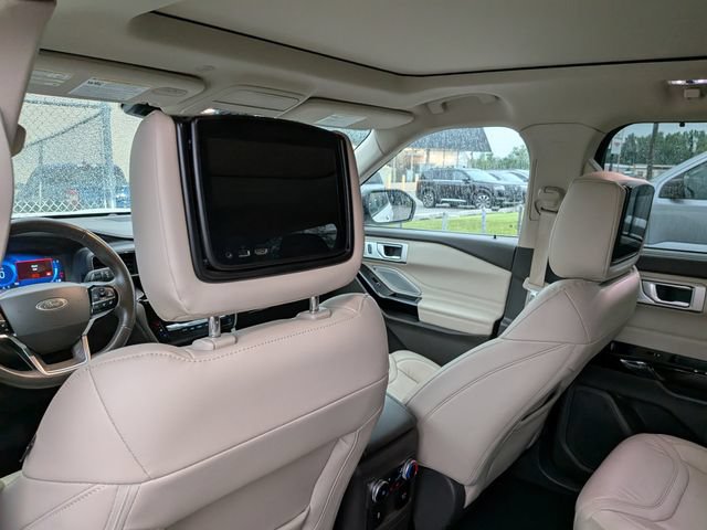 Certified 2023 Ford Explorer Platinum w/ Technology Package AWD/4WD image 17