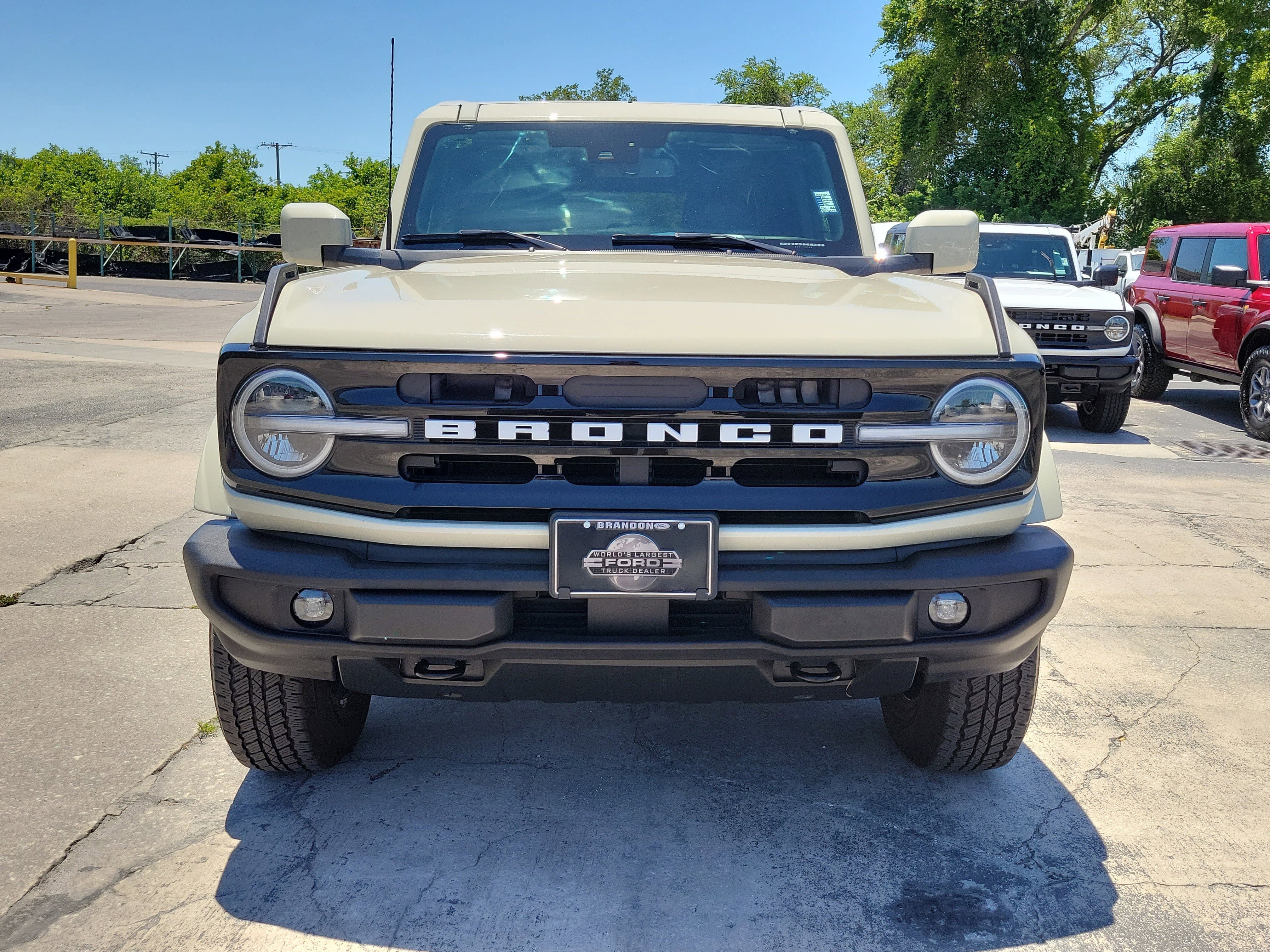 Certified 2025 Ford Bronco Outer Banks AWD/4WD image 2