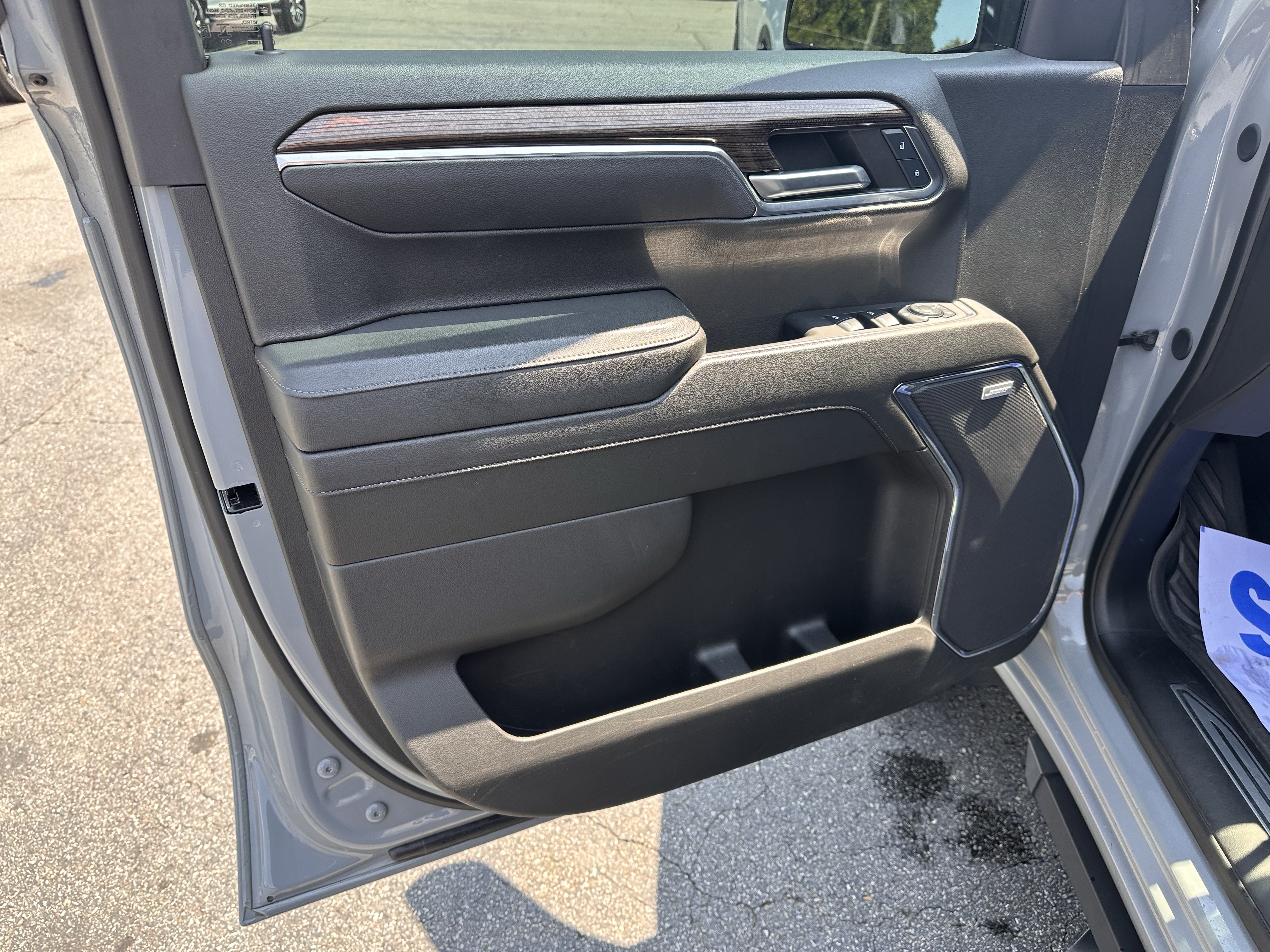 Used 2024 Chevrolet Silverado 1500 LT Trail Boss w/ Convenience Package II AWD/4WD image 9