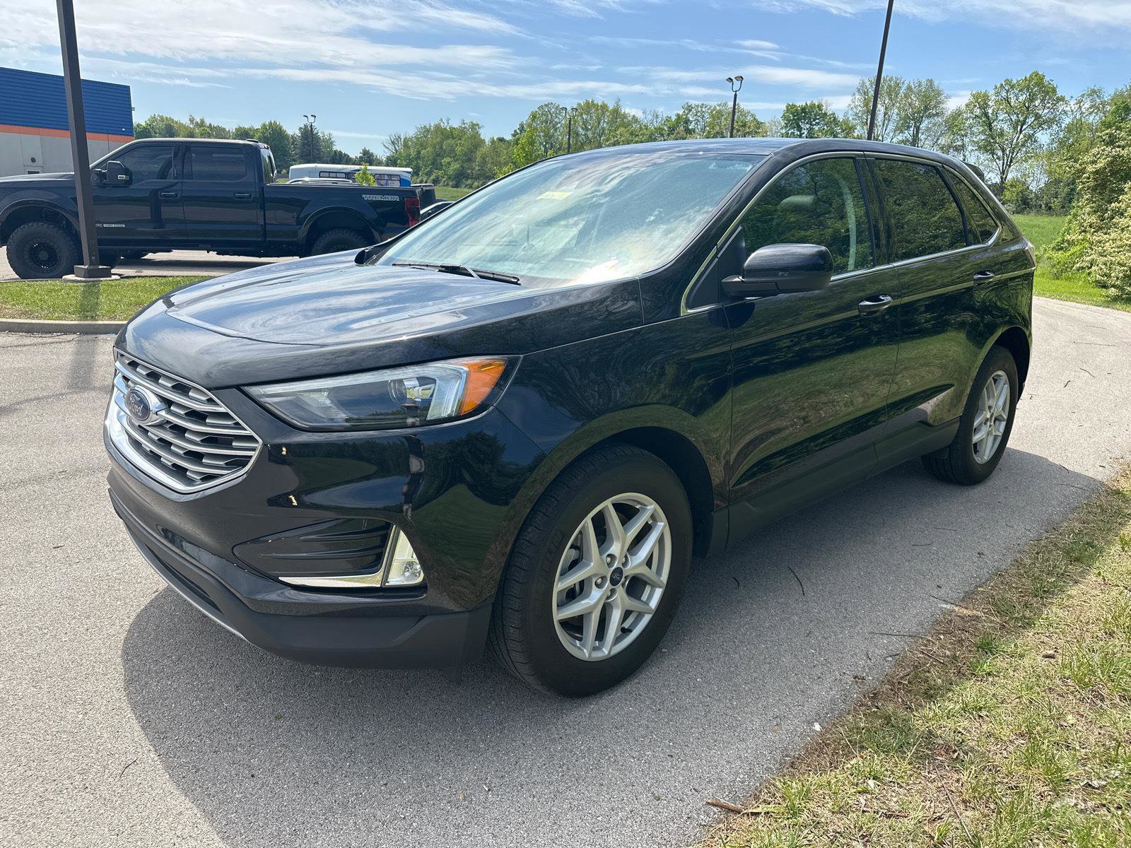 Certified 2022 Ford Edge SEL w/ Convenience Package AWD/4WD image 3