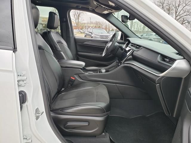 Used 2024 Jeep Grand Cherokee Altitude AWD/4WD image 21