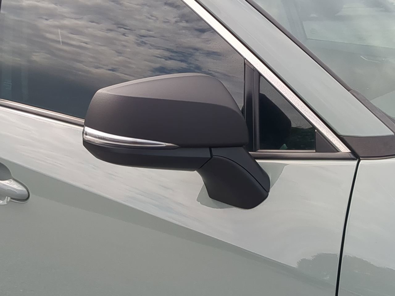 Used 2022 Toyota RAV4 XLE FWD image 10