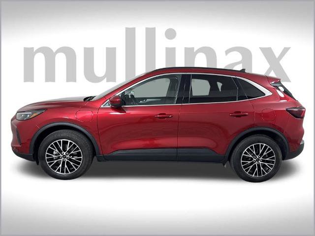 Certified 2025 Ford Escape SE w/ PHEV Premium Package image 13