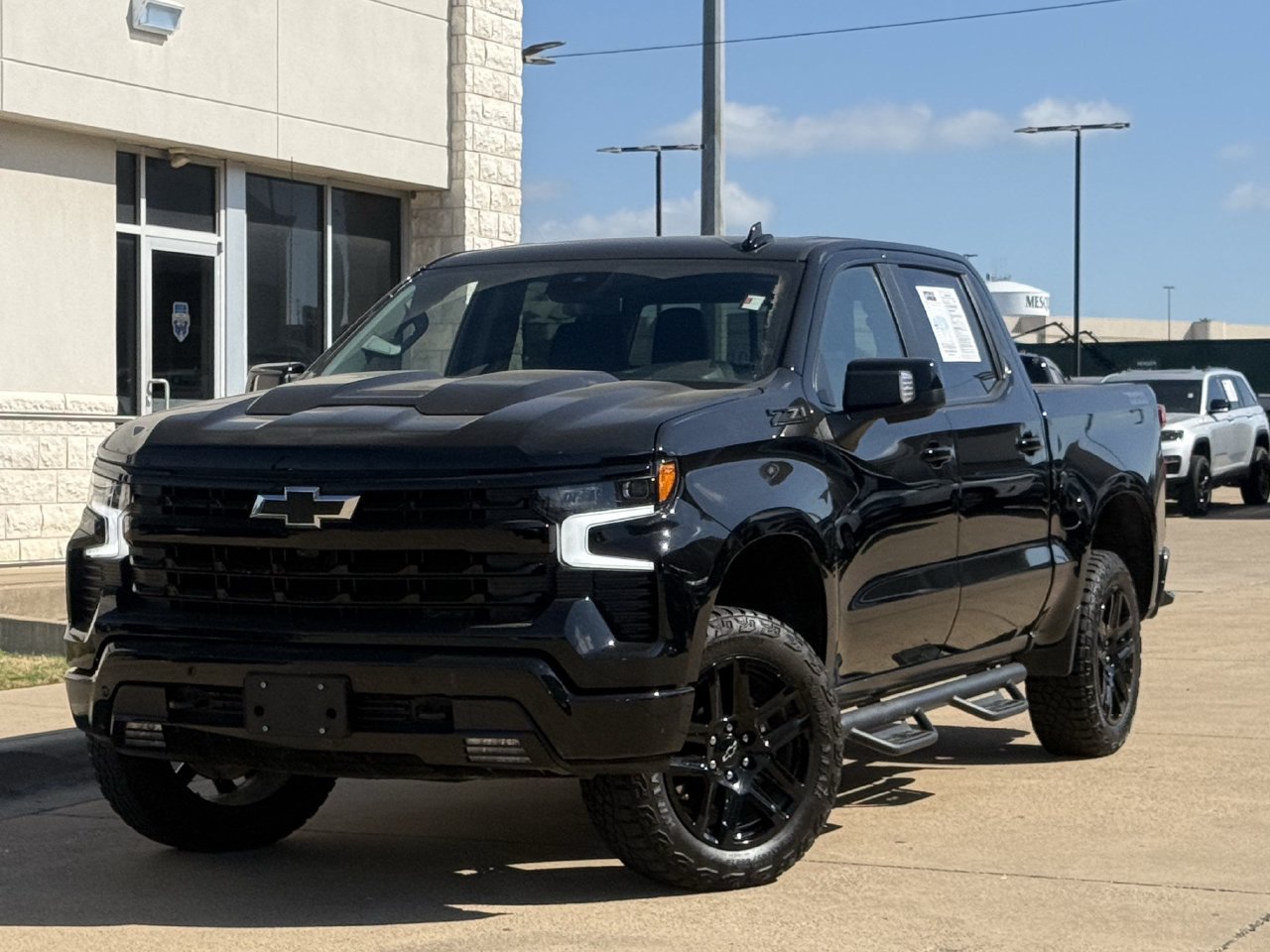 Used 2024 Chevrolet Silverado 1500 LT Trail Boss w/ LT Trail Boss Premium Package AWD/4WD image 2