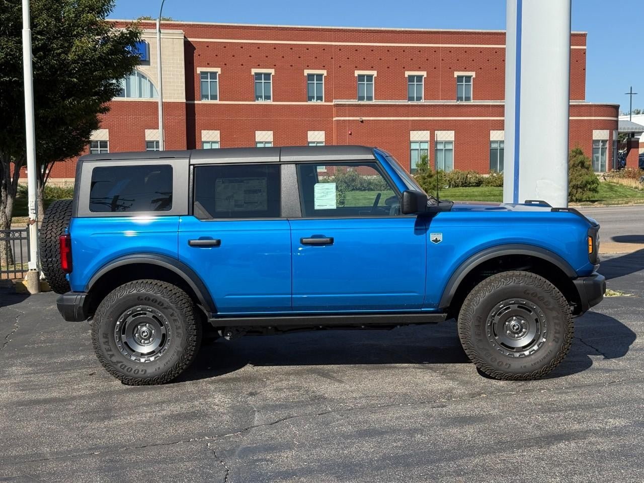Certified 2025 Ford Bronco Big Bend w/ Black Diamond Package AWD/4WD image 5
