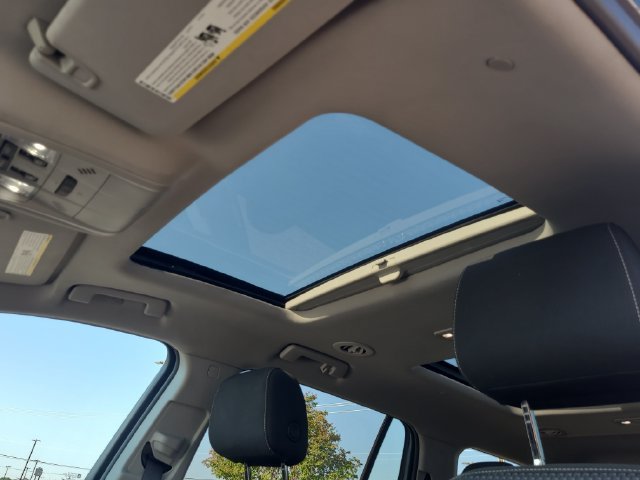 Used 2023 GMC Acadia SLE w/ Driver Convenience Package FWD image 27