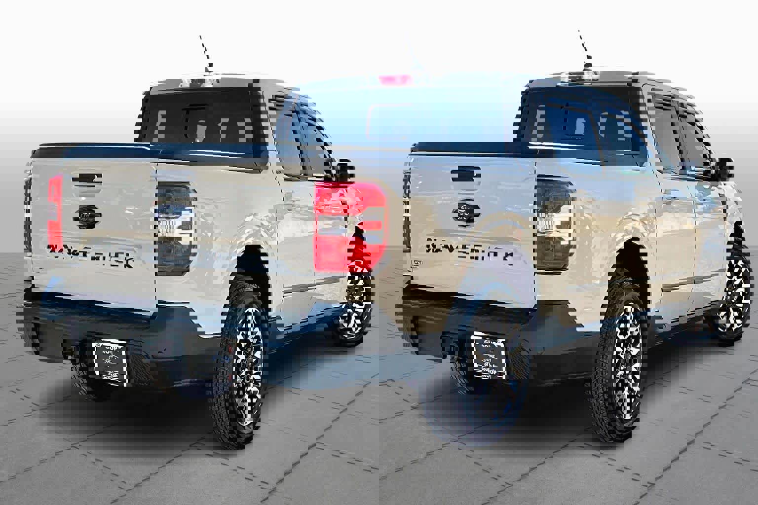 Certified 2024 Ford Maverick Lariat image 3