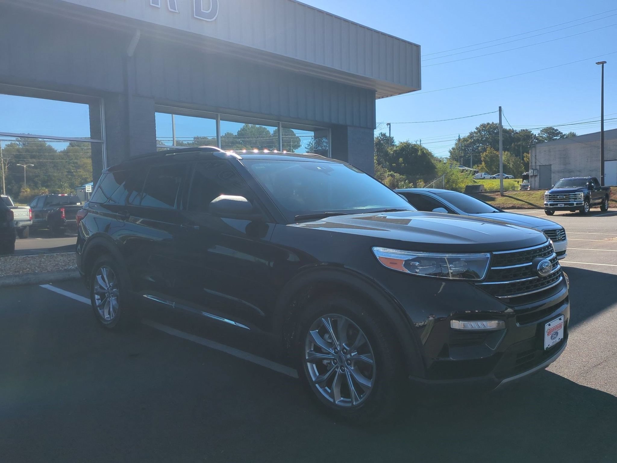 Certified 2023 Ford Explorer XLT w/ Equipment Group 202A RWD image 3
