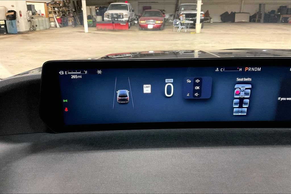 Certified 2025 Ford Expedition Active AWD/4WD image 19