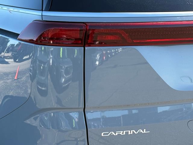 Used 2024 Kia Carnival EX FWD image 29