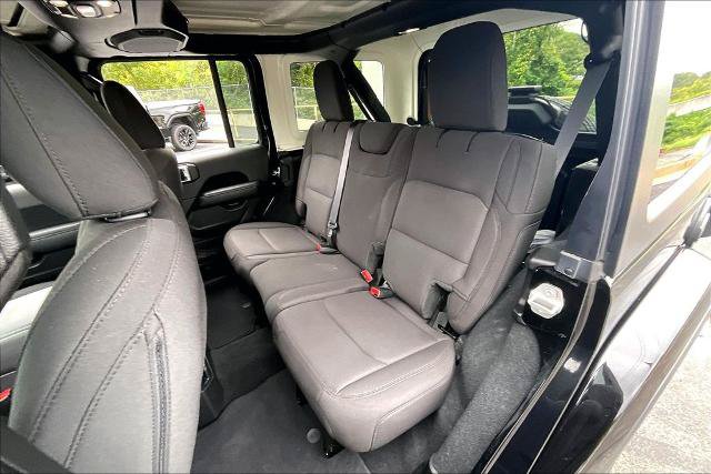 Used 2023 Jeep Wrangler Unlimited Sahara w/ LED Lighting Group AWD/4WD image 25