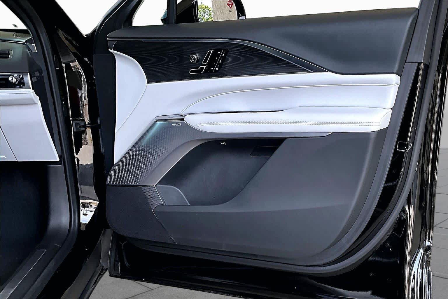 Used 2025 Cadillac Lyriq Luxury RWD image 23