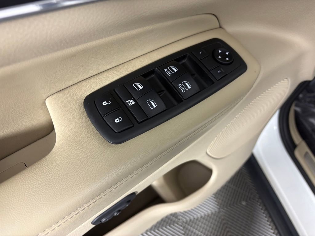 Used 2019 Jeep Grand Cherokee Limited AWD/4WD image 12