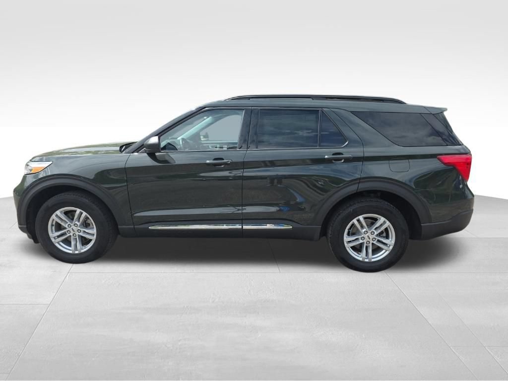 Certified 2023 Ford Explorer XLT w/ Equipment Group 202A AWD/4WD image 9