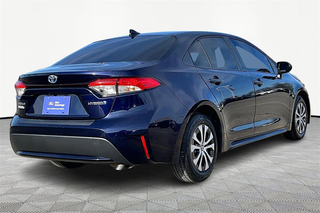 Used 2022 Toyota Corolla LE image 2