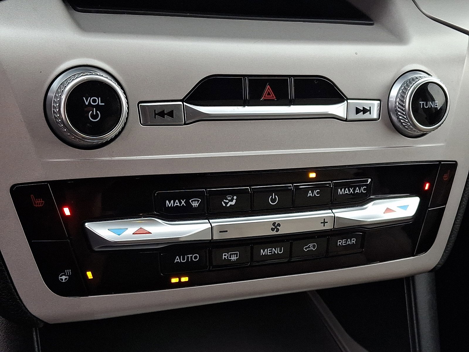 Certified 2023 Ford Explorer XLT w/ Equipment Group 202A image 14