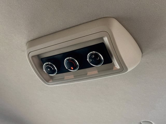 Used 2018 Dodge Grand Caravan SE FWD image 18