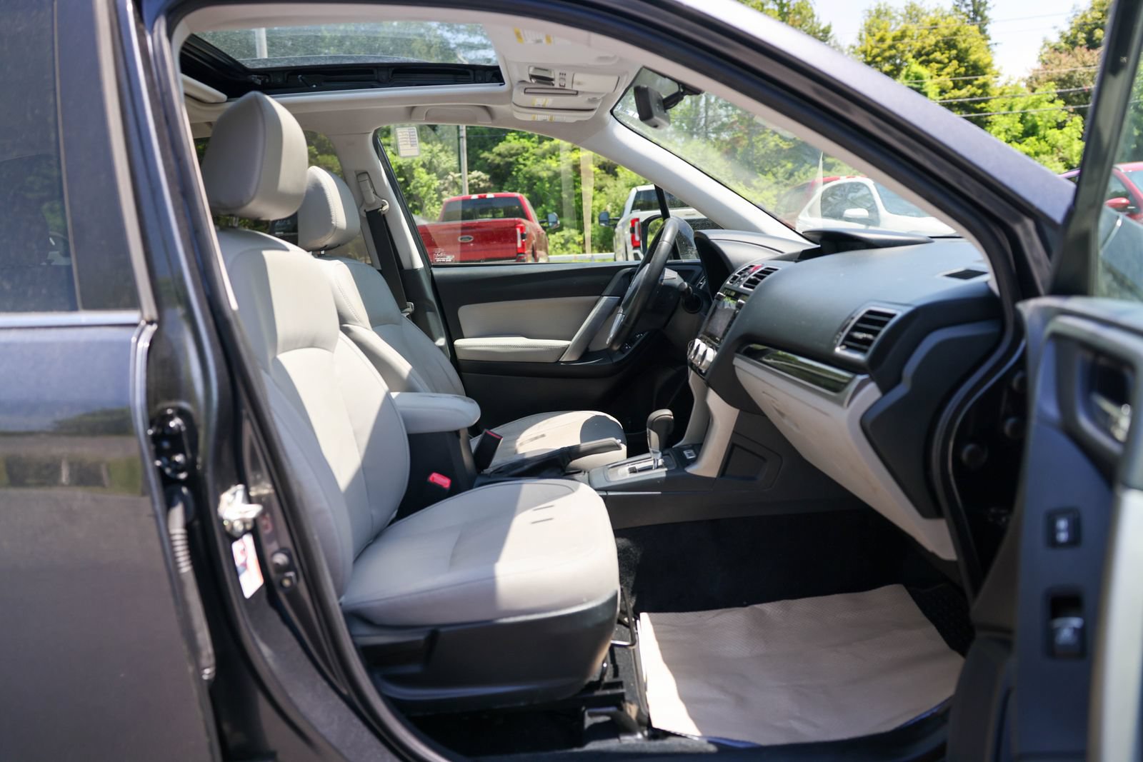 Used 2018 Subaru Forester 2.5i Limited AWD/4WD image 9