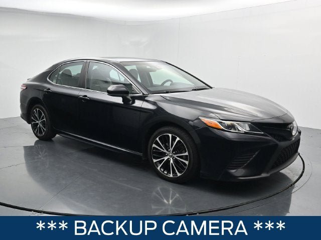 Used 2020 Toyota Camry SE FWD image 2