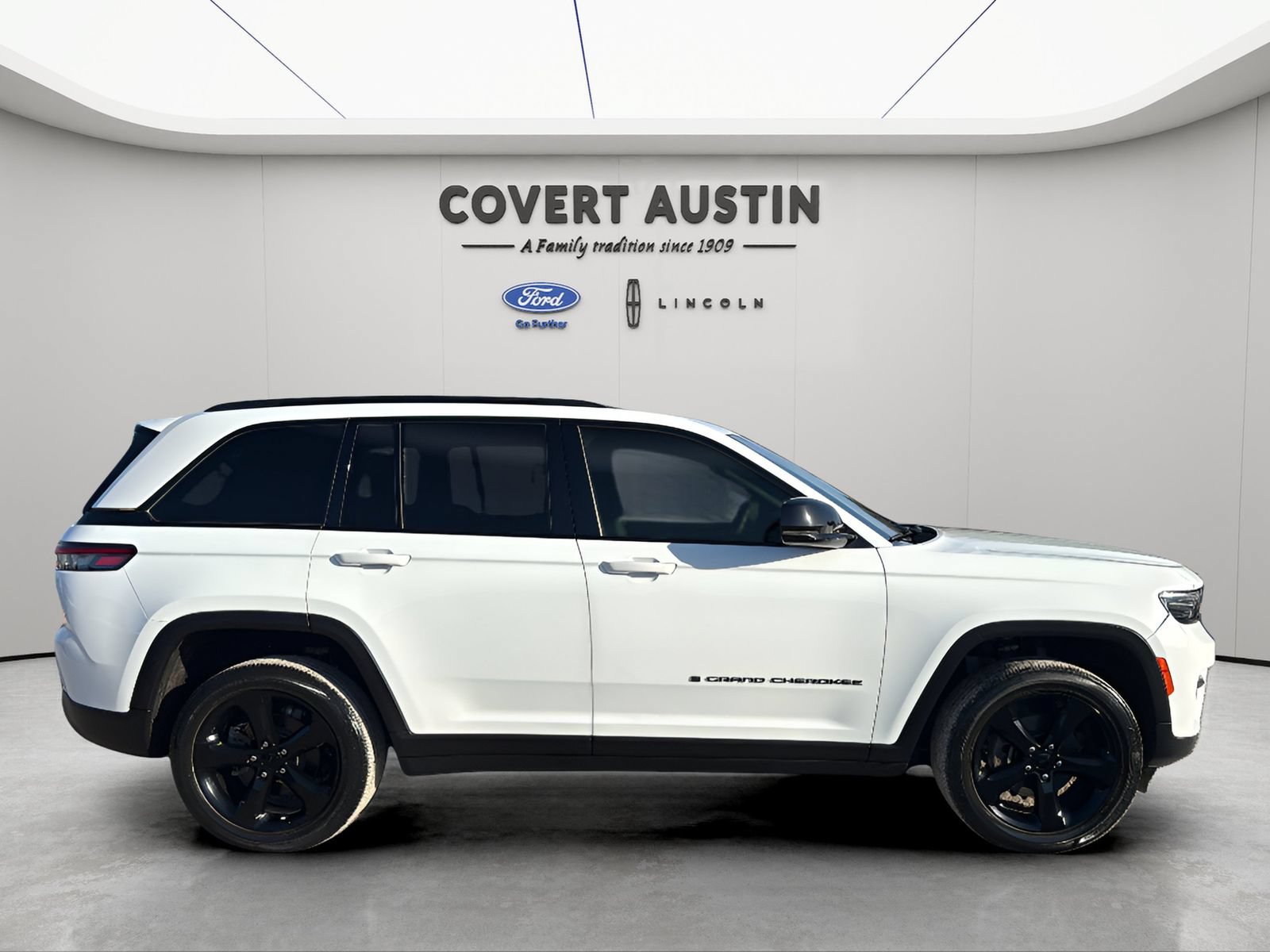 Used 2022 Jeep Grand Cherokee Altitude RWD image 6