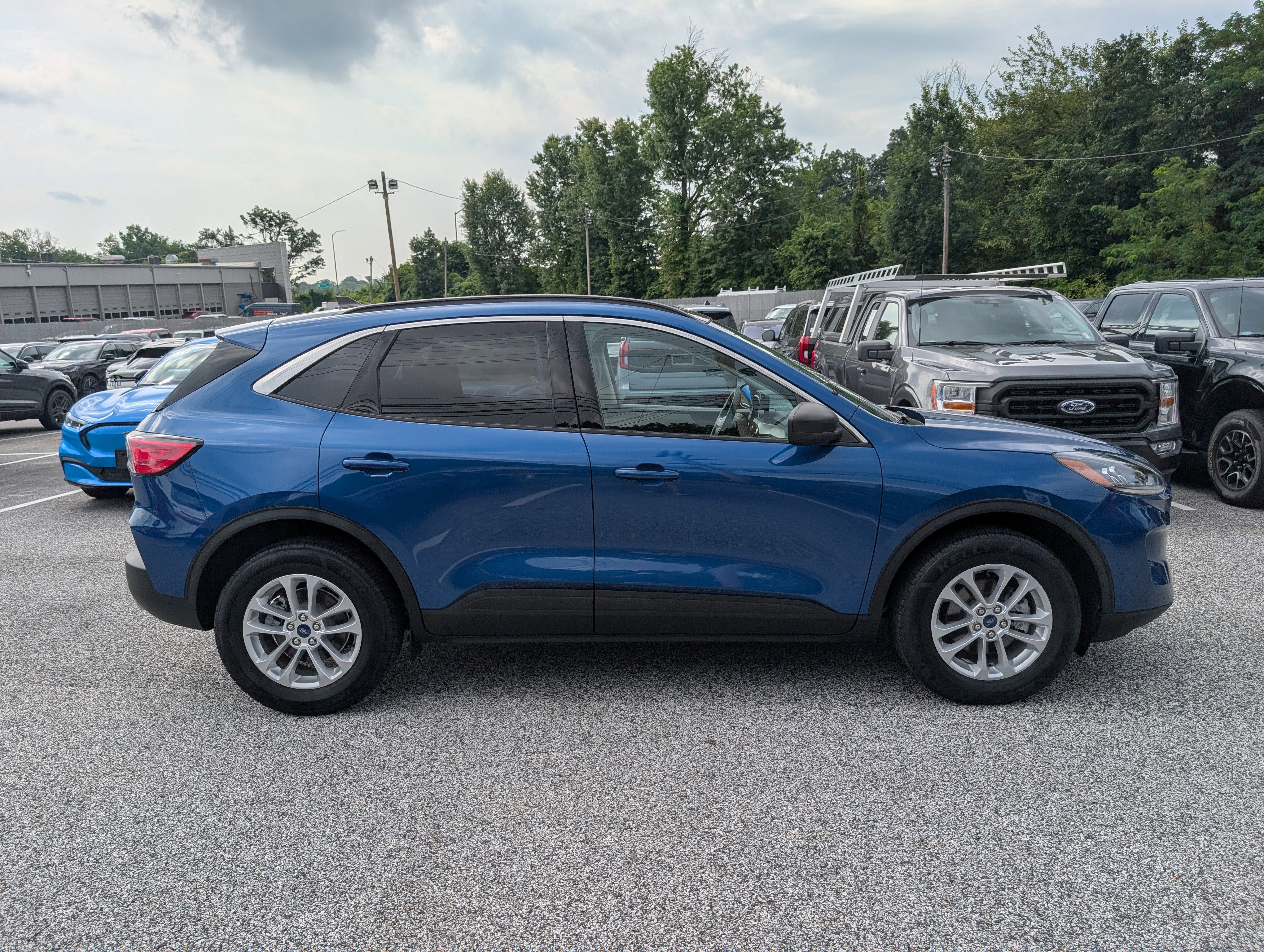 Certified 2022 Ford Escape SE image 9