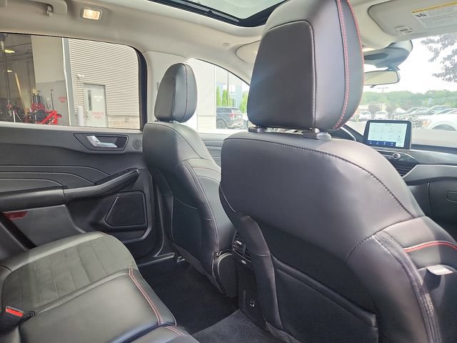 Certified 2022 Ford Escape SEL w/ SEL Stealth AWD Package image 28