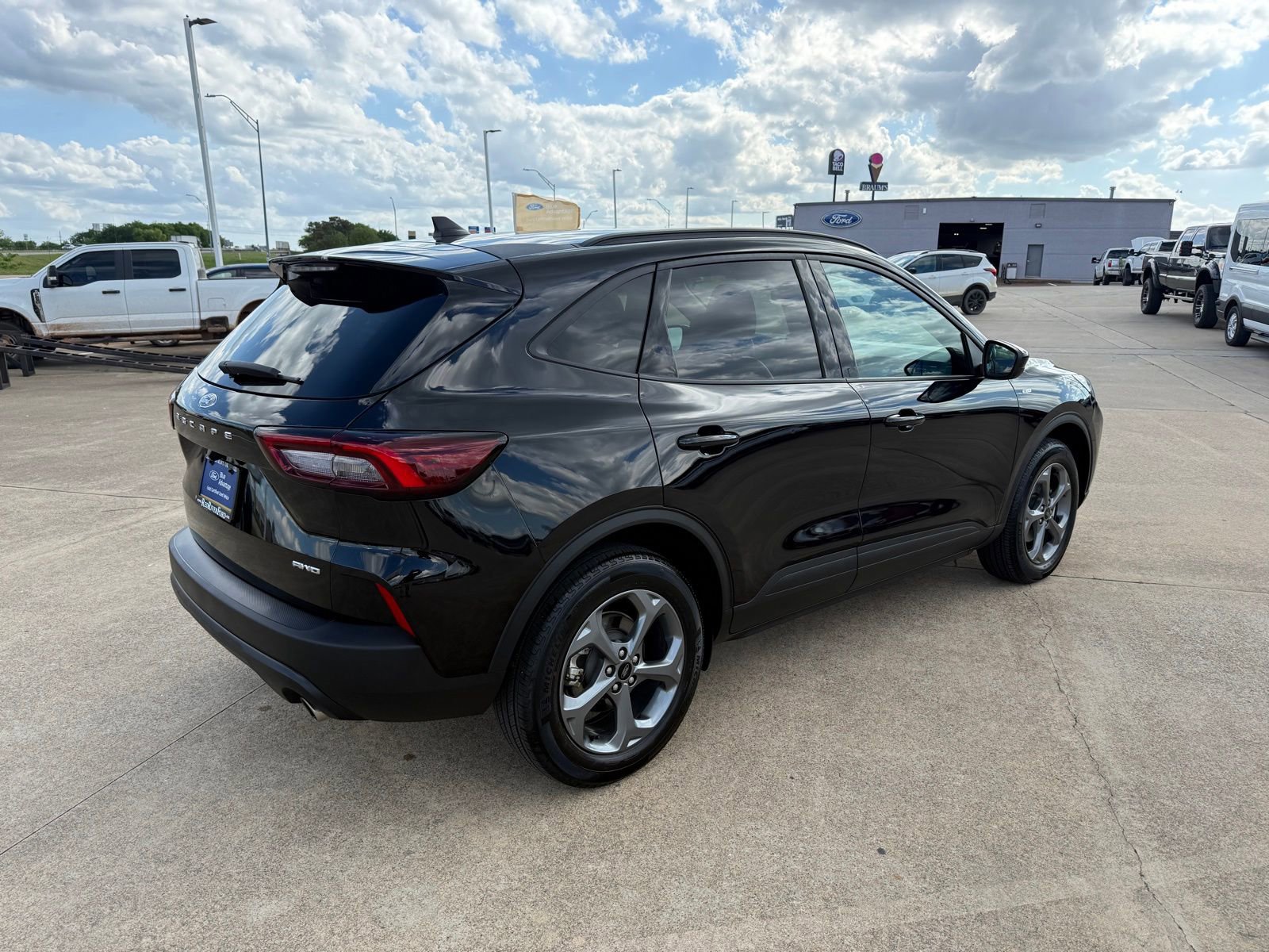 Certified 2025 Ford Escape ST-Line Select AWD/4WD image 5