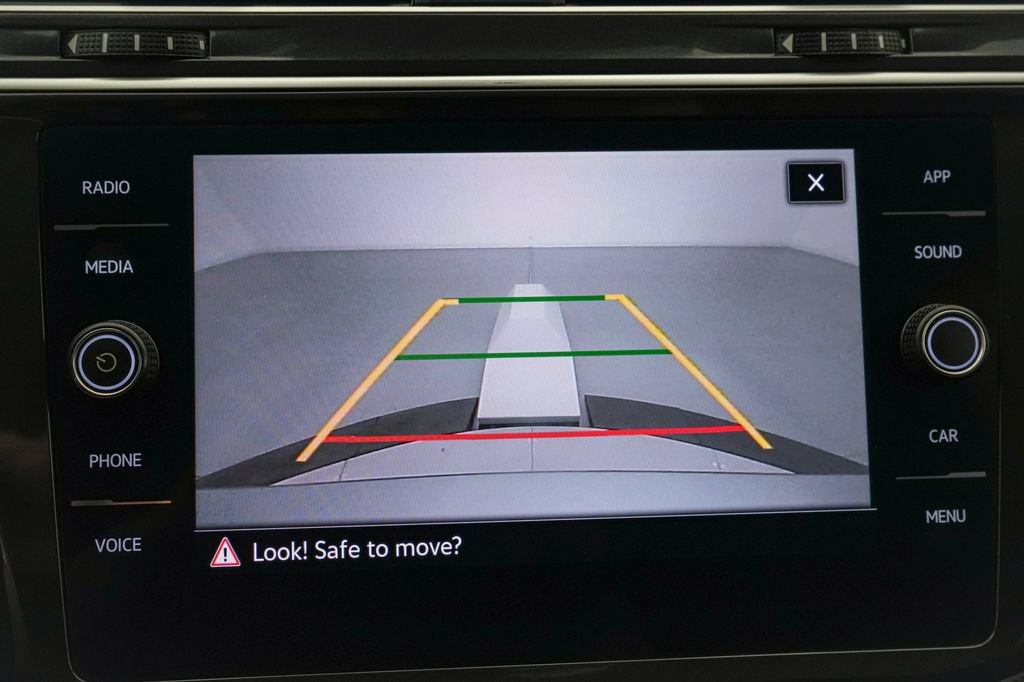 Used 2024 Volkswagen Tiguan SE w/ MDO Package, Three-Row FWD image 16