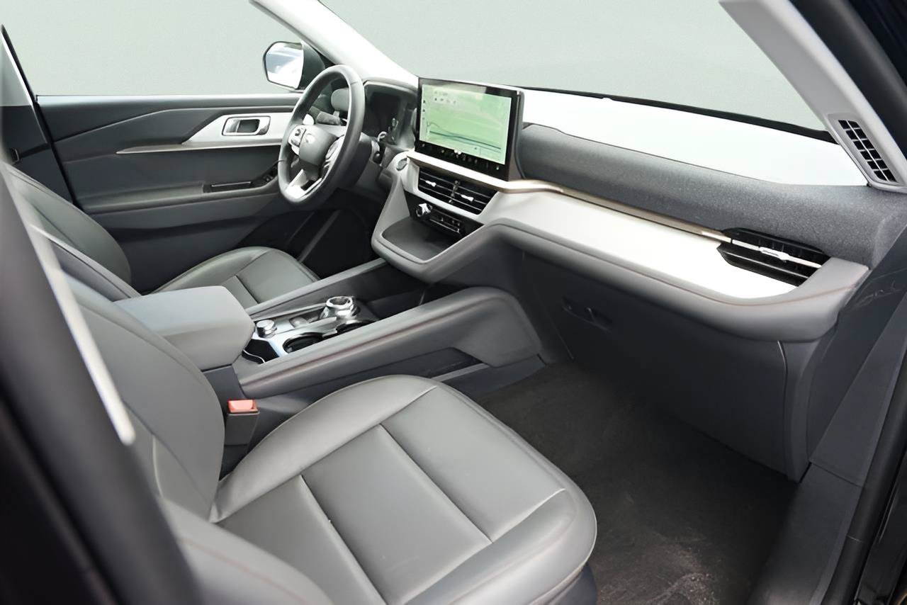 Certified 2026 Ford Explorer Active RWD image 19