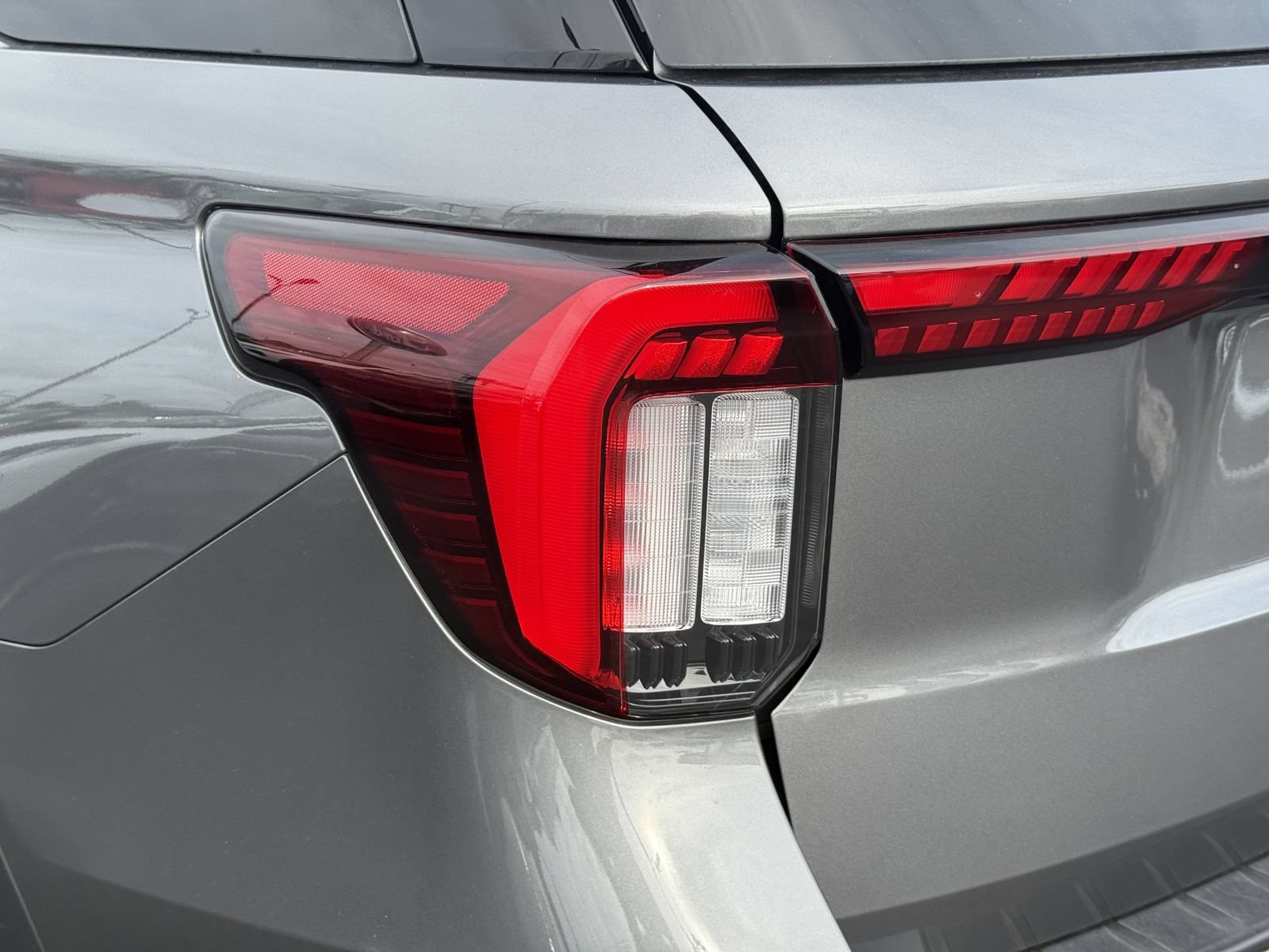 Certified 2025 Ford Explorer ST AWD/4WD image 11