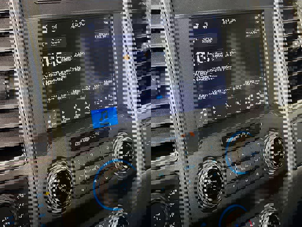 Certified 2019 Ford F150 Raptor w/ Equipment Group 802A Luxury image 19