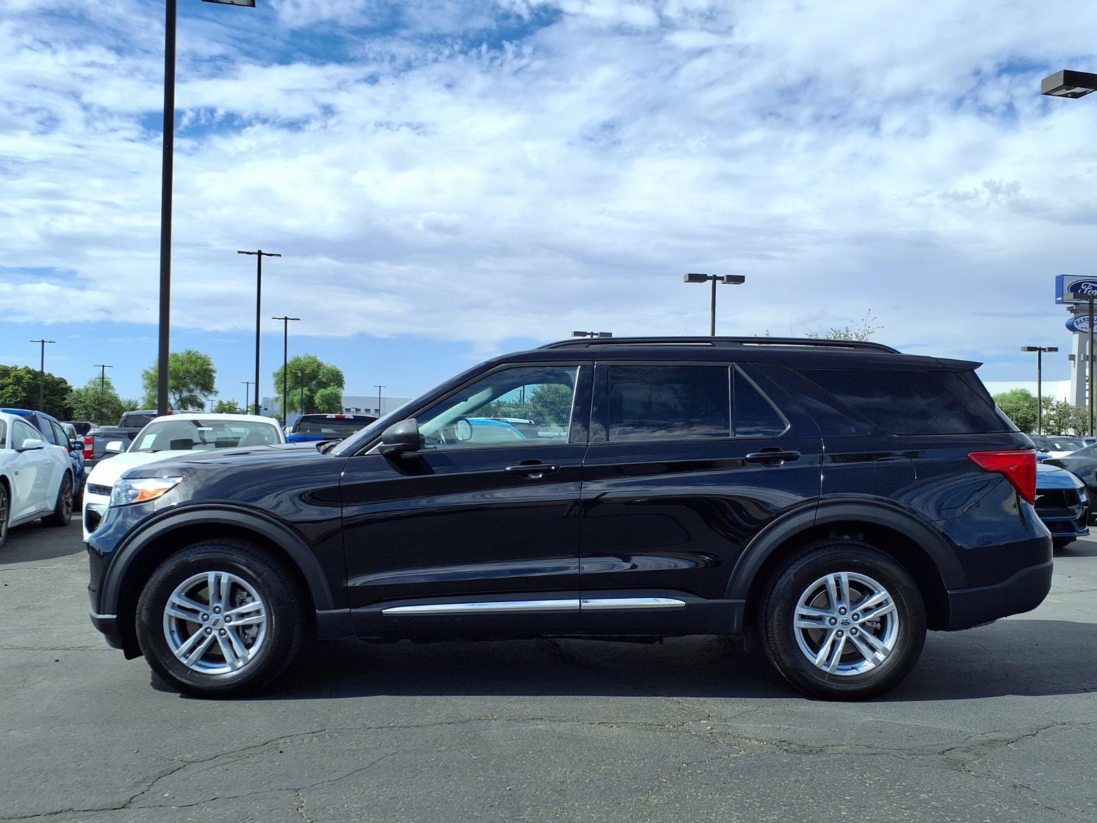 Certified 2024 Ford Explorer XLT w/ Equipment Group 202A AWD/4WD image 3
