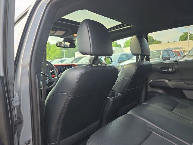 Used 2019 Toyota Tacoma TRD Sport AWD/4WD image 18