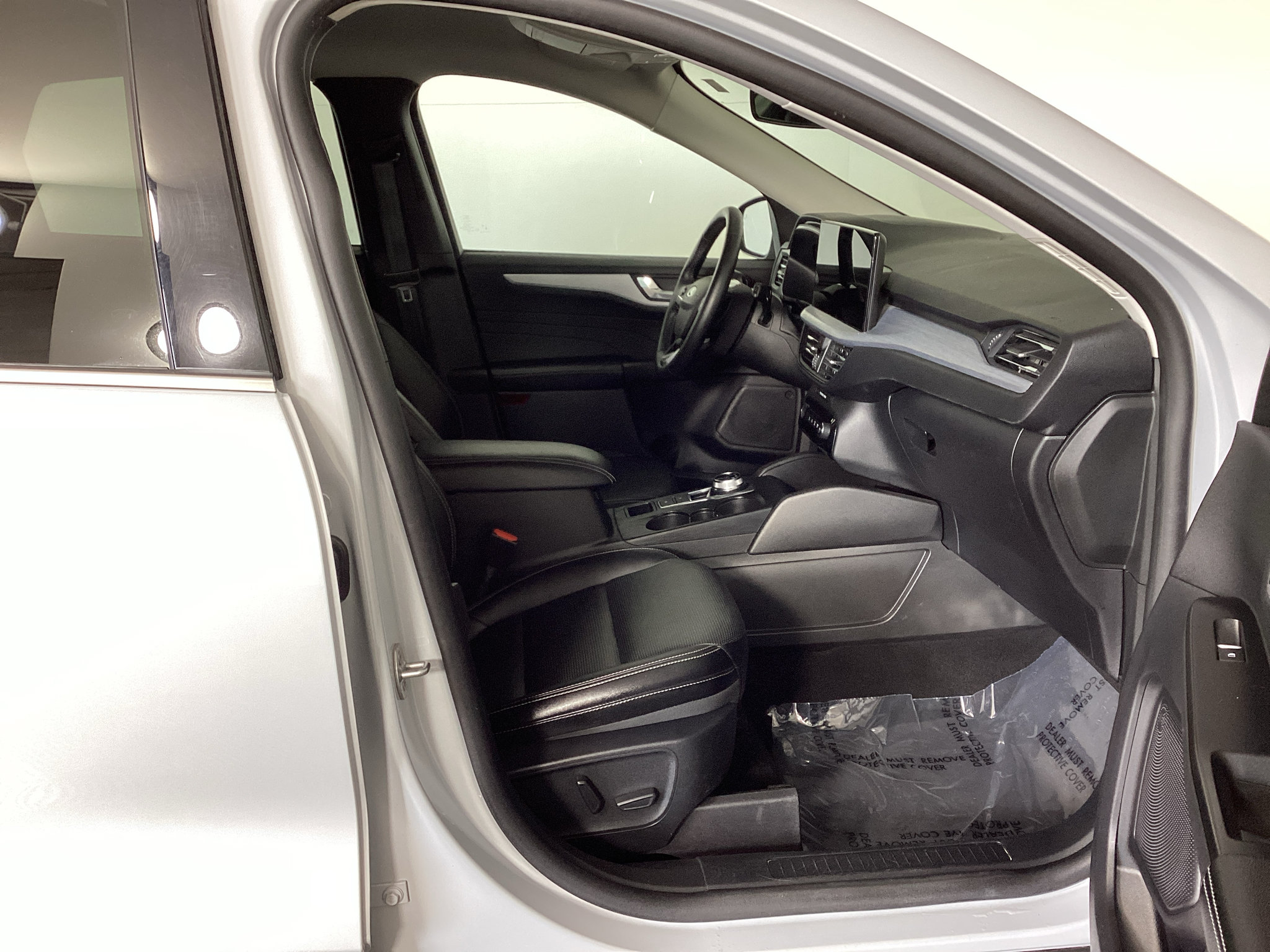 Certified 2025 Ford Escape Platinum AWD/4WD image 10