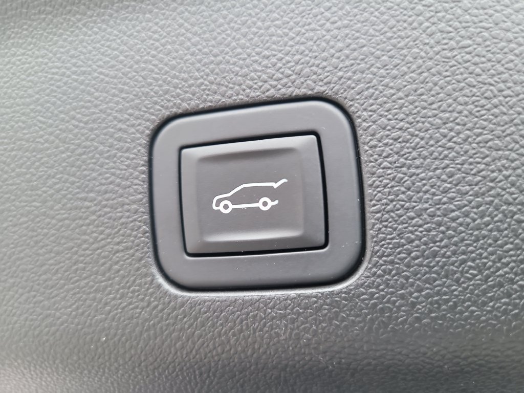 Used 2024 GMC Yukon Denali AWD/4WD image 8