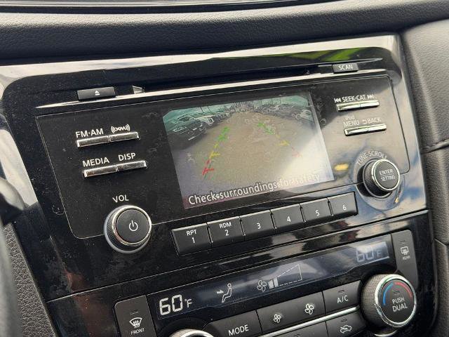 Used 2017 Nissan Rogue SV AWD/4WD image 15