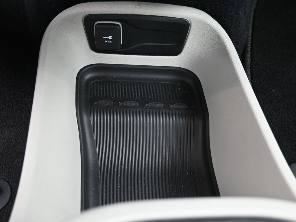 Used 2023 Chrysler Pacifica Touring-L FWD image 16