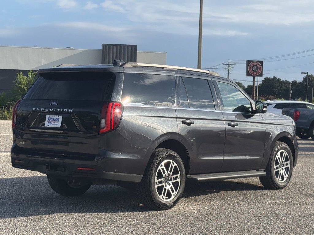 Certified 2025 Ford Expedition Active AWD/4WD image 4