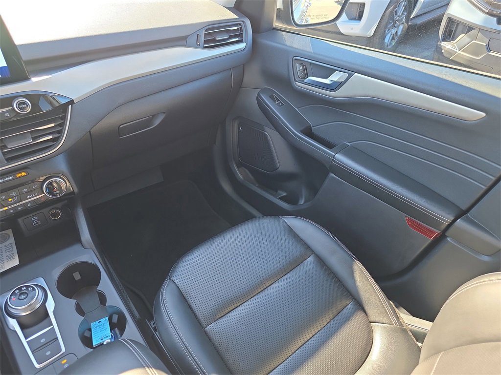 Certified 2022 Ford Escape SEL image 17