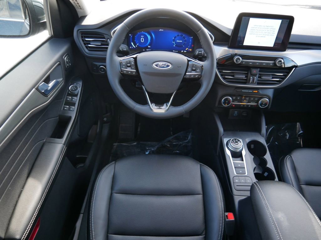 Certified 2022 Ford Escape Titanium w/ Class II Trailer Tow Package image 12