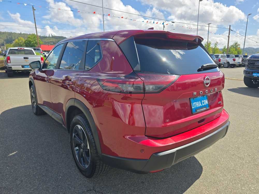 Used 2025 Nissan Rogue SV AWD/4WD image 3