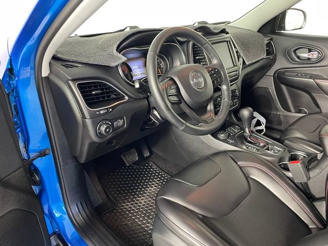 Used 2019 Jeep Cherokee Trailhawk w/ Cold Weather Group AWD/4WD image 3
