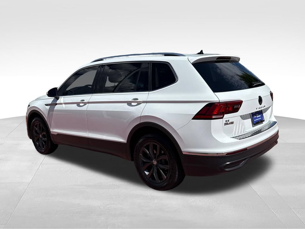 Used 2024 Volkswagen Tiguan SE w/ Panoramic Sunroof Package AWD/4WD image 7