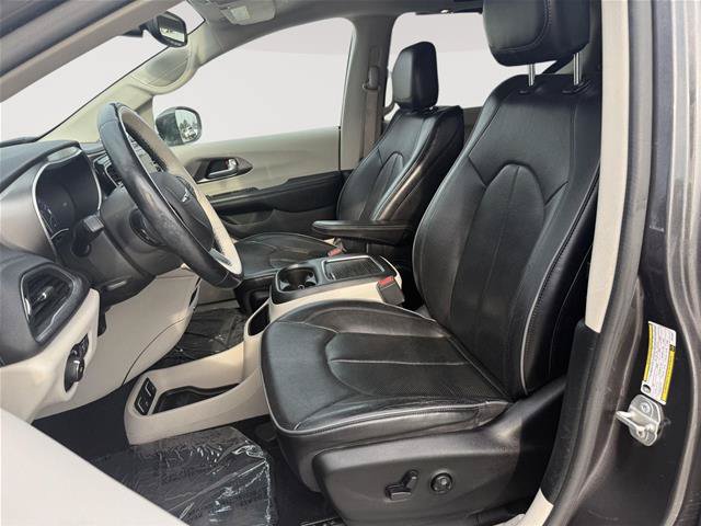 Used 2018 Chrysler Pacifica Limited FWD image 9
