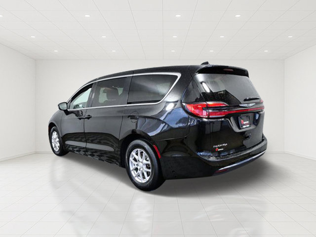 Used 2025 Chrysler Pacifica Select FWD image 4