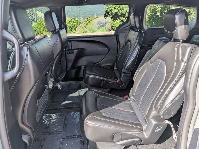 Used 2025 Chrysler Pacifica Select FWD image 16