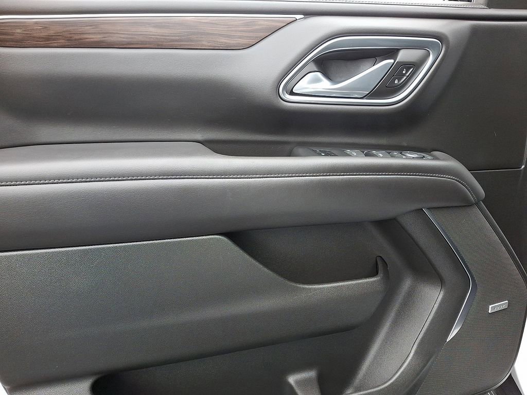 Used 2022 Chevrolet Suburban Z71 w/ Luxury Package image 15