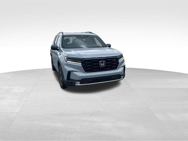 Used 2023 Honda Pilot TrailSport image 5